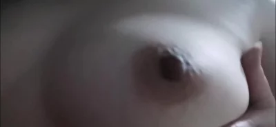 老婆的大奶子谁想吃