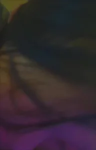 清纯可爱的学妹躺在我的怀里含着鸡巴