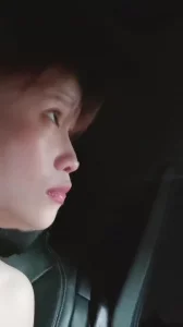 40岁出头的熟女嫂子长得一般但是非常骚带她去野外玩也不害怕