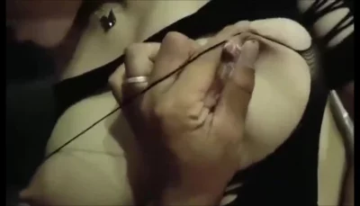 掐哺乳期母狗的乳头，挤出奶（北京收奴）