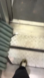 在高铁卫生间用假几把自慰