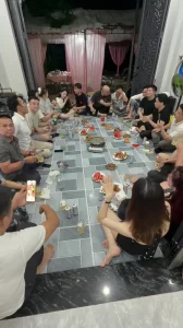 越南人妻在朋友家过夜被我操哭了捂着嘴巴不敢出声